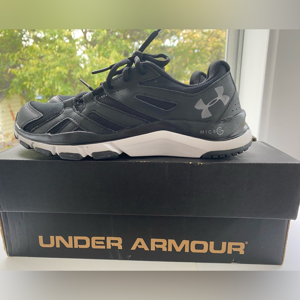NIB UNDER ARMOUR Strive 6 Athletic Shoes women sz 9
